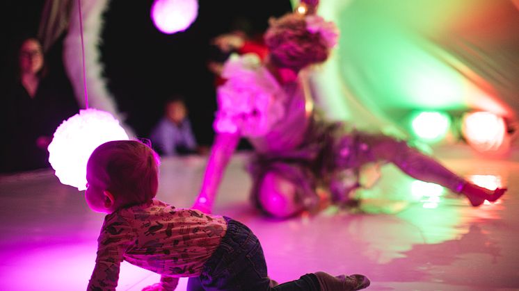 Bebisföreställningen GRO bjuder in till magisk upptäcksfärd på Vara Konserthus