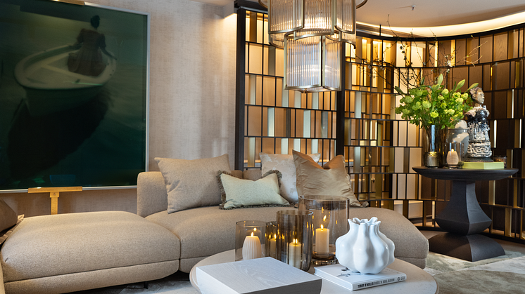 TheRoyalSuite_living room_4.png