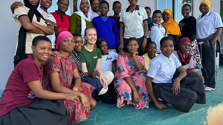 Elever ved Tumaini Open School i Tanzania.jpg