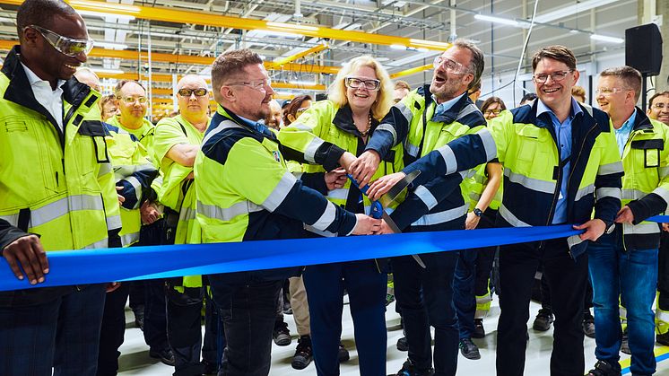 EATON_Factory_Opening_140_Ribbon_Cutting_1.jpg