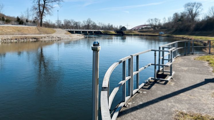 Der Hochwasserpegel misst den Wasserspiegel im Hauptgewässer wie hier am Lechkanal in Gersthofen. (Foto: LEW)