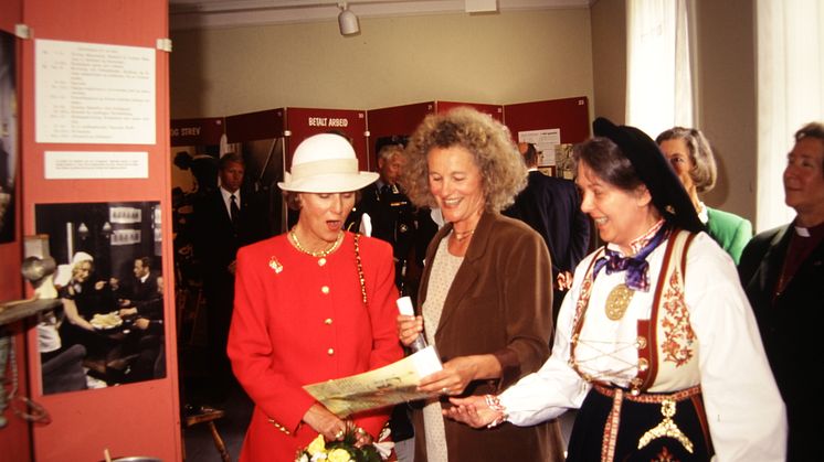 HKH Sonja under åpningen.JPG