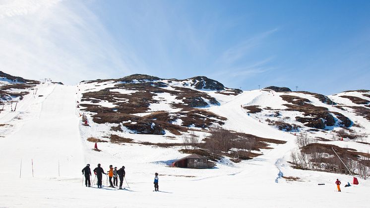 Atomic-teamet testkjører ski i Hemsedal