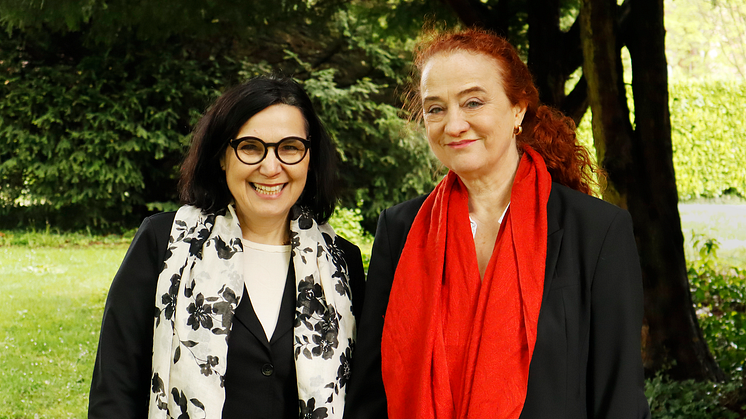 Neue Karrierewege für Absolvent*innen: HdWM-Präsidentin Prof. Dr. Daglioglu (re.) und Leiterin des WISLs Diana Drexler (li.) sind überzeugt von neuer Kooperation