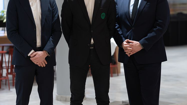 David Haak, vd, Agria, Kees de Jong, vd Svenska Kennelklubben samt Patrik Olsson, chef Agria i Sverige.tif