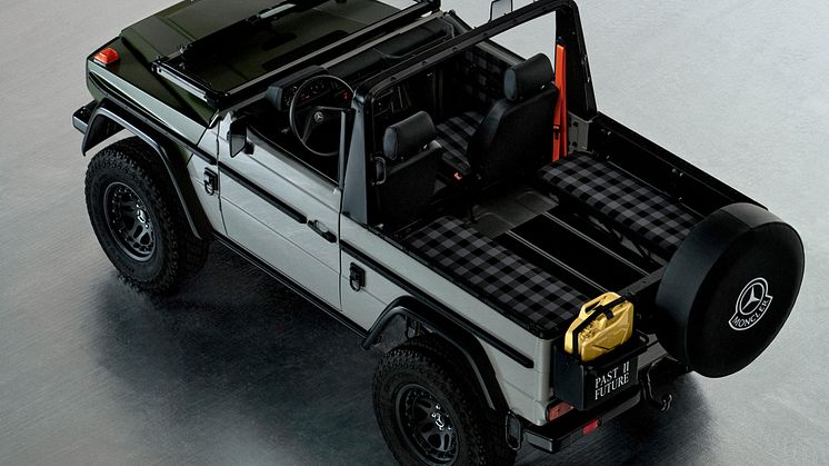 Konstverket Project G-Class Past II Future inspirerat av NIGO
