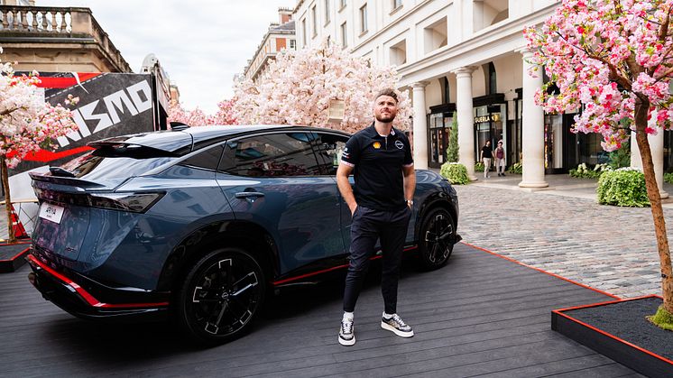 Oliver_Rowland_Ariya_Nismo_outside.jpg