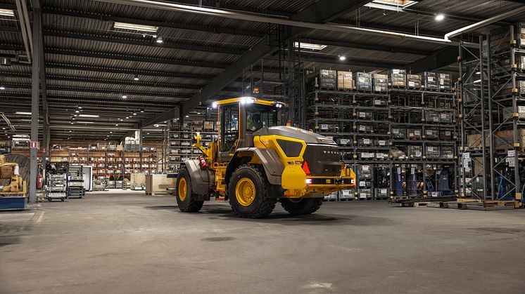 Volvo L90 Electric - arbete inomhus