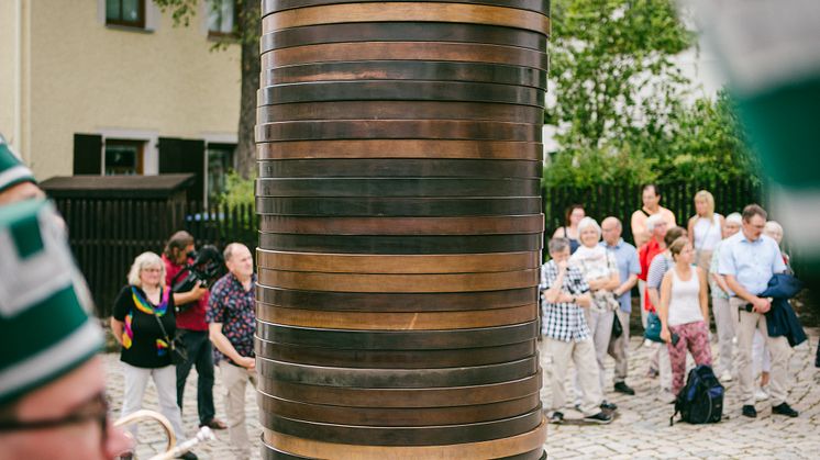 PurplePath_ Coin Stack 2_Sean Scully in Schneeberg_Kunstwerk und Besuchende 2_Foto_ Johannes Richter.jpg