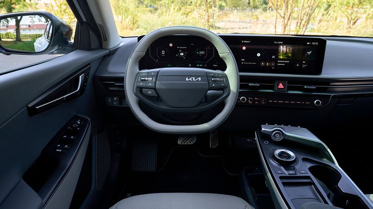 kia-all-new-ev6-baseline-my25-snow-white-pearl-outdoor-interior-print-3600x2400-002.jpg