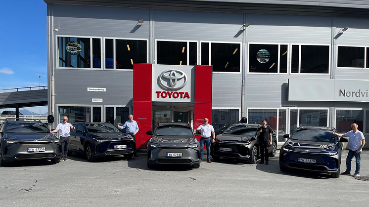 På salgstoppen i Narvik: Elektrisk Toyota bZ4X. Foto: Nordvik AS.  