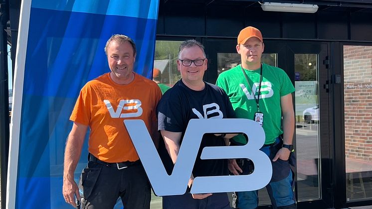 De gleder seg til samarbeid under VB paraplyen! Fra venstre Arne Haugsnes, daglig leder Per Amund Amundsveen og Torstein Hagen Johnsen. 