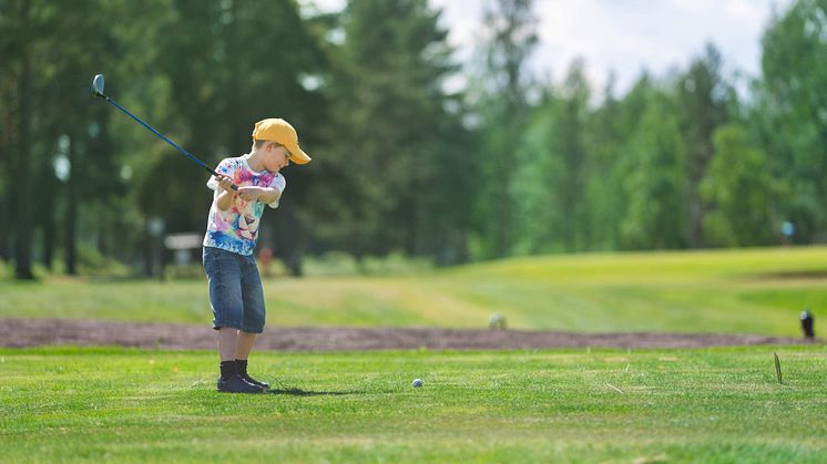 Ungdomssatsningen fortsätter: Leksands Sparbank inleder nytt samarbete med Mora Golfklubb