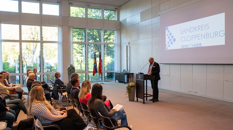 Sieben Studierende der Universität Vechta erhalten OM-Stipendium 2024 von den Landkreisen Cloppenburg und Vechta sowie der Stadt Vechta