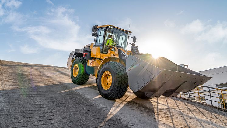 Volvo L120 Electric - arbete utomhus