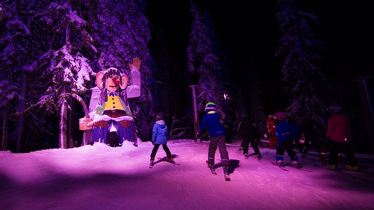 Sälen Hundfjället Trollskogen kväll entré.jpg
