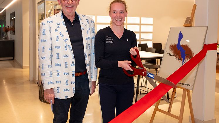 Museum Inspector hos JYSK, Carl Erik Stubkier, og paradressurrytter Katrine Kristensen. Foto: Morten Møller Rehné