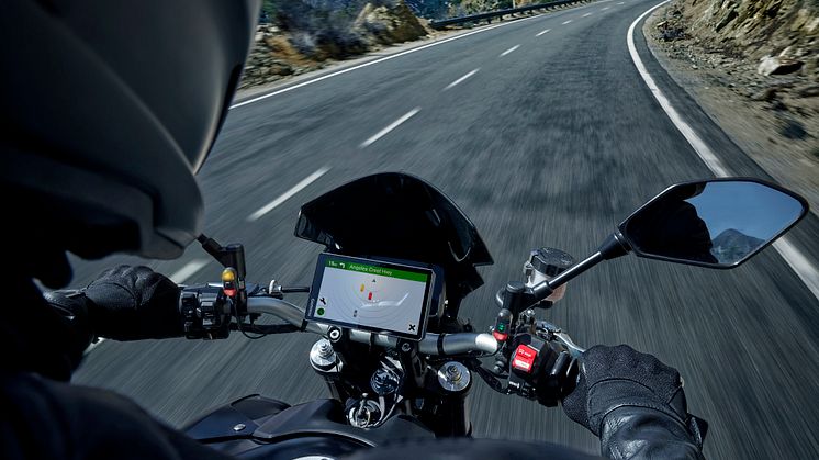 Garmin_zumo R1_1.jpg