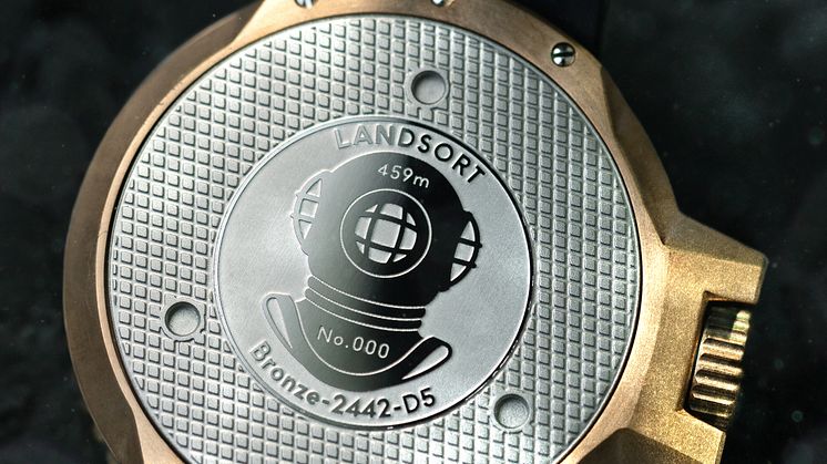 Sjöö Sandström Landsort D5 Caseback.jpg