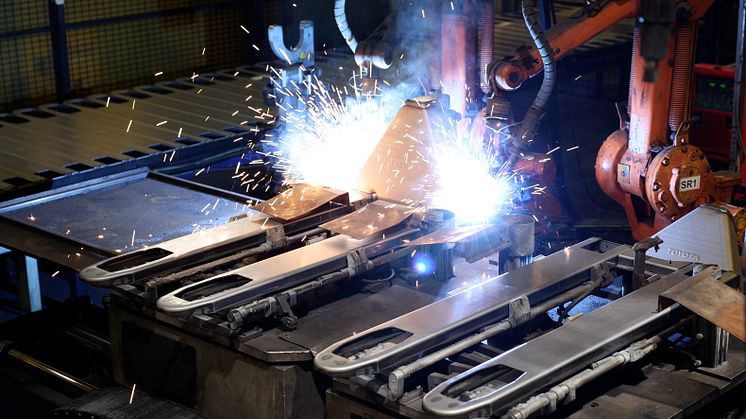 Toyota Material Handling Europe och SSAB tar språnget för att producera nästa generations materialhanteringsutrustning med lägre koldioxidavtryck