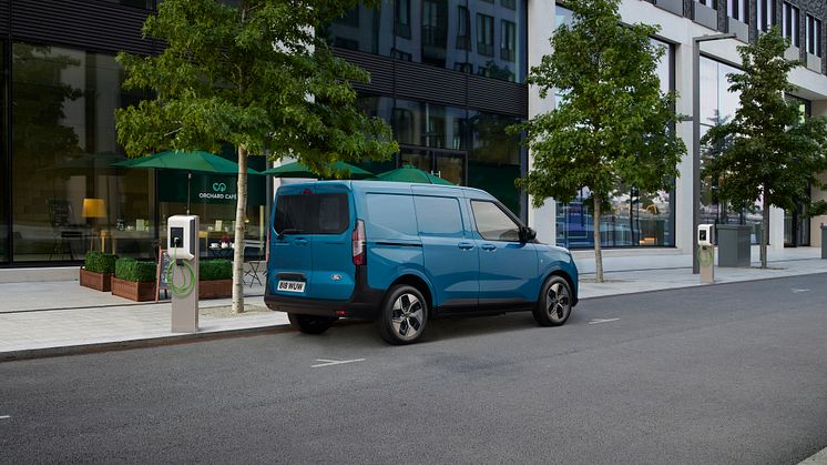 FORD 2024 E-Transit Courier (4).jpg