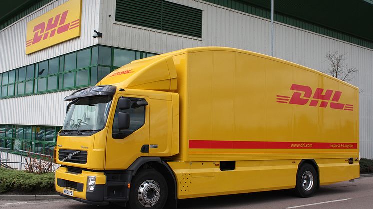 DHL och Volvo först i världen med att testa hybridlösning för tung lastbilstrafik