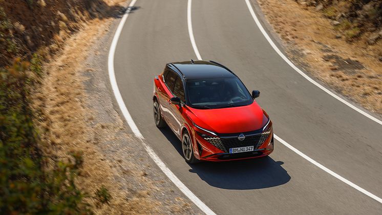 5. New refreshed Qashqai 2024 in fuji sunset color driving on the road in Faro, Portugal.jpg