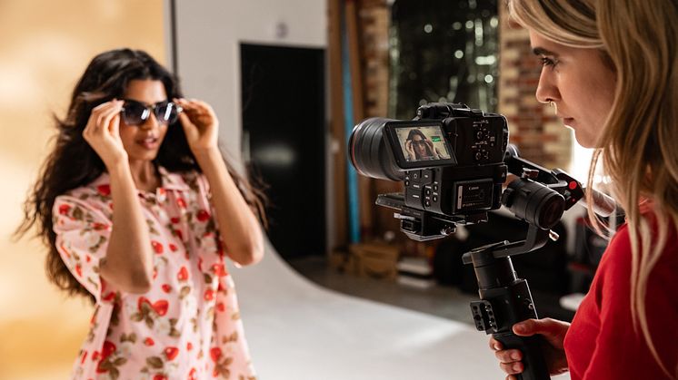 Canon EOS C80_Lifestyle_Product_on_gimbal_65309.jpg