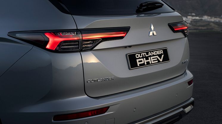 New Outlander PHEV_030L.jpg