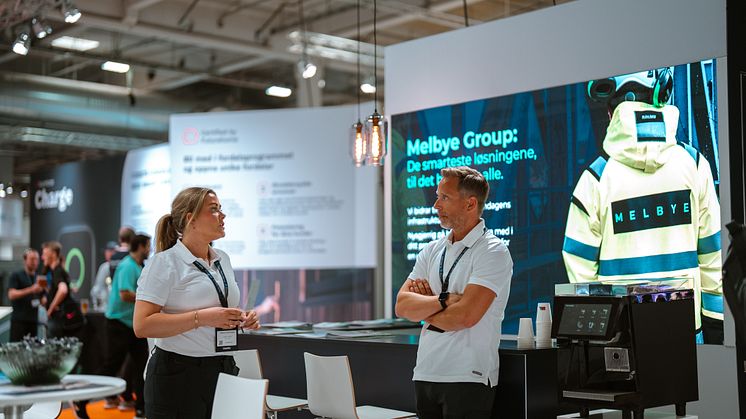 Ulrikke Adolfsen og Anders Hodt Borge på Melbye sin stand under Eliaden. Foto: @eliaden_fagmesse og @mermarketing.no