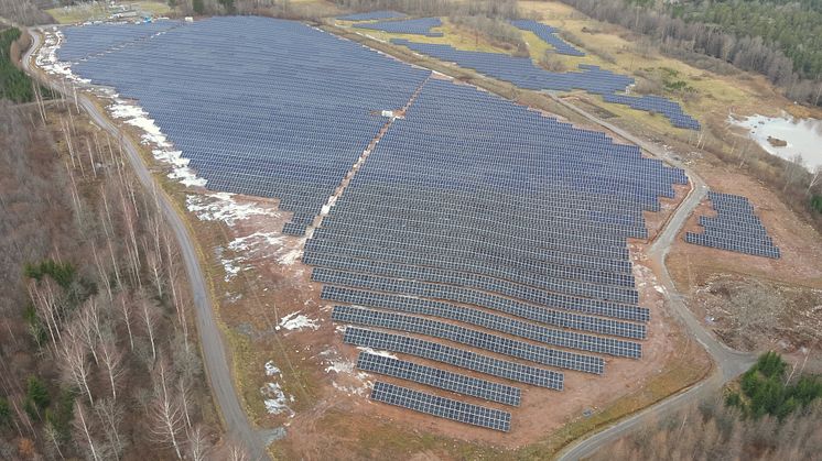 Solgrid-Mörghult-solpark-solkraftverk-väst.JPG