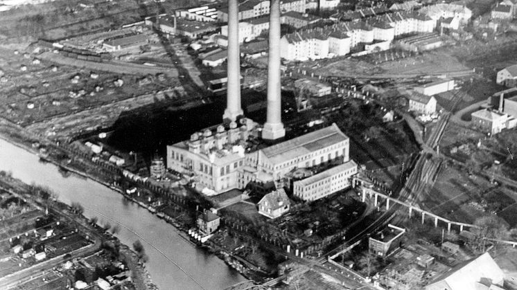 Foto 1_ 1916 wurde das Drehstromwerk in der Uferstraße in Betrieb genommen. Damals diente noch Braunkohle aus Helmstedt als Brennstoff. (Foto von 1925).jpg