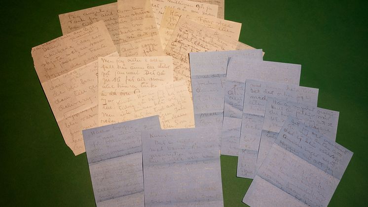 GRETA GARBO: COLLECTION OF 10 HANDWRITTEN LETTERS IN SWEDISH