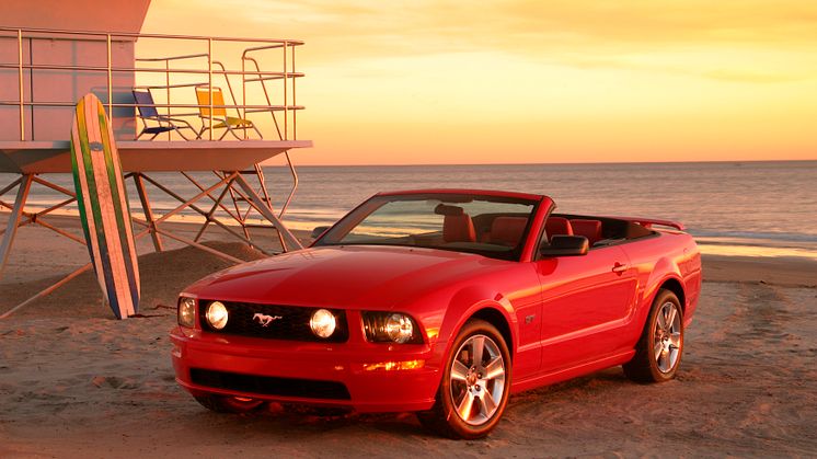 2005-Gen5-FordMustangGTconvertible.jpg