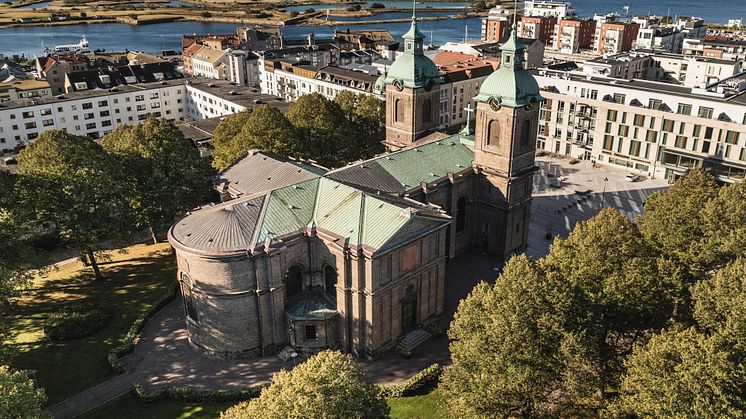 241003-Sofia Albertina kyrka Drönare_2.jpg