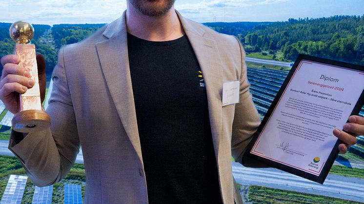 Marc Montgomery tar emot Svensk Solenergis pris, foto Johanna Persson.jpg
