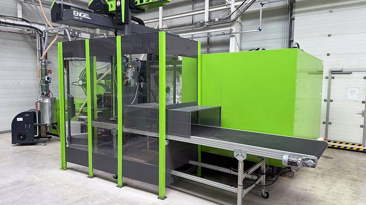 2 ENGEL Injection Moulding Machine.jpg