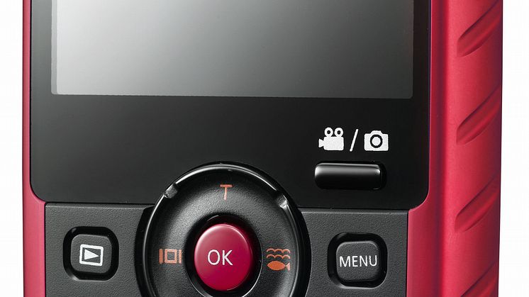 W200 filmar sommaräventyret under vattnet i full hd
