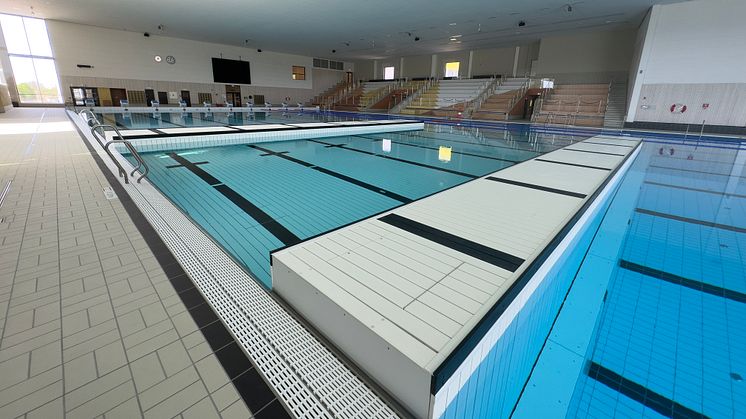 50 meters bassängen med det höj och sänkbara golvet.jpg