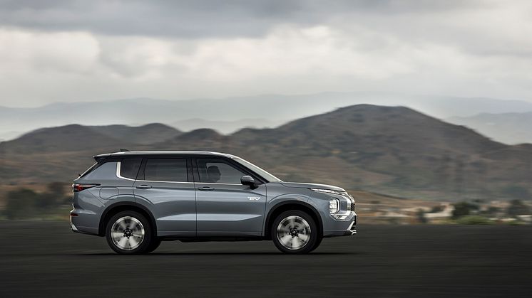 New Outlander PHEV_013L.jpg