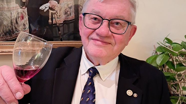 Kjell Aleklett författare till Trestegshumling.jpg