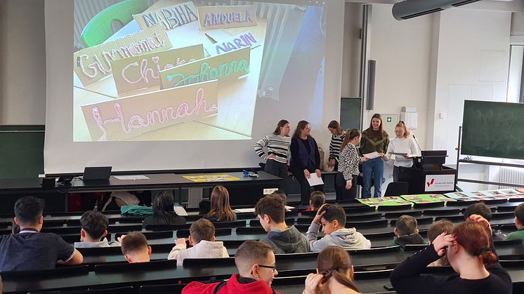 „Es war die beste Entscheidung“ | Studierende der Universität Vechta stärken durch gemeinsame Projekte Sprachkompetenzen bei GSO-Schüler*innen 