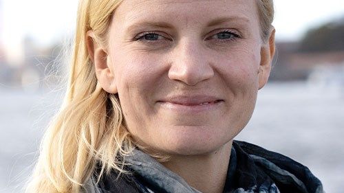 portratt-staende-jenny-kontakt.jpg