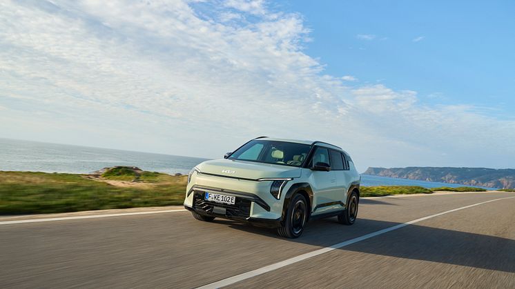kia-ev3-gtline-aventurine-green-dynamic-hires-004.jpg