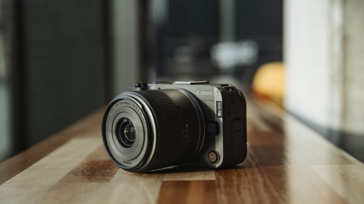 R50_Ambient_Camera_On_Wood_Surface_625281.jpg