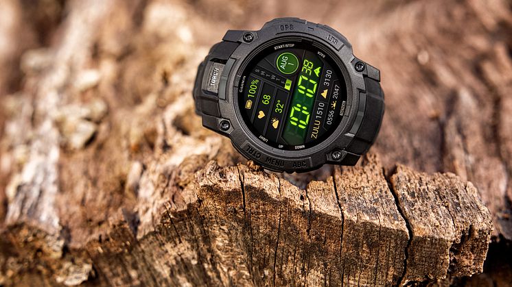 Garmin Instinct 3 Tactical_Lifestyle_3.jpg
