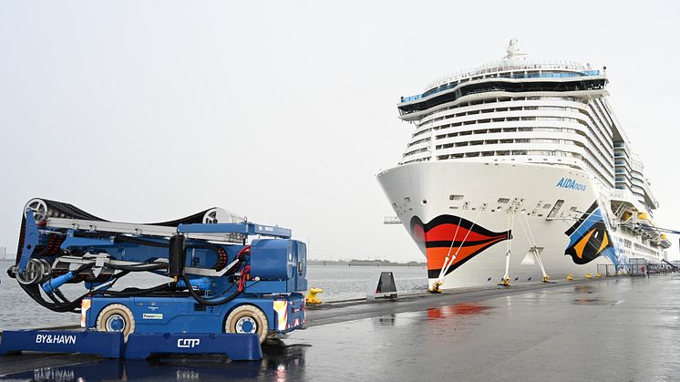 Copenhagen_shore_power_opening_AIDAnova1.JPG