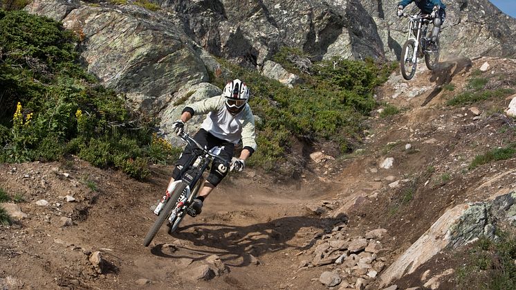 Skistar bjuder på liftkortet när du provar downhillcykel på Nationaldagen i Åre