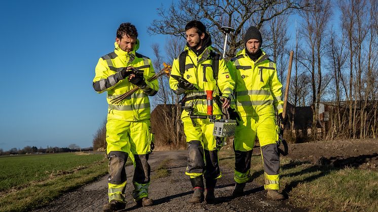 Udsætning af 35.000 geofoner til fods