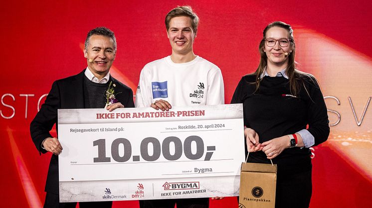 Udover ”Ikke for amatører-prisen” fik Kristoffer Kruse Svendsen også et rejsegavekort på 10.000 kroner til Island.